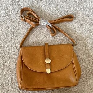 Elegant Tan Leather Shoulder Bag